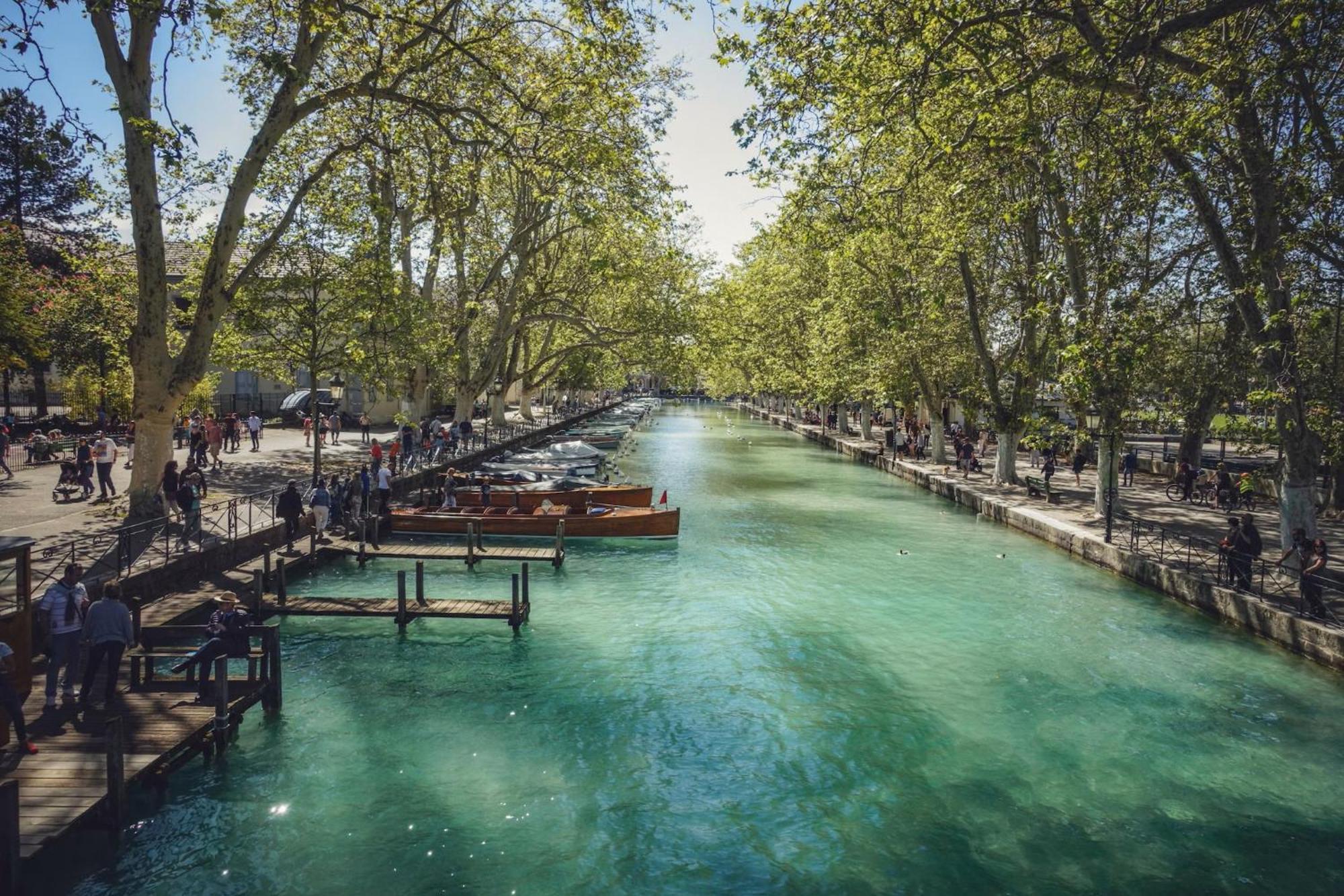 Cote Lac Hostel Evian Екстериор снимка