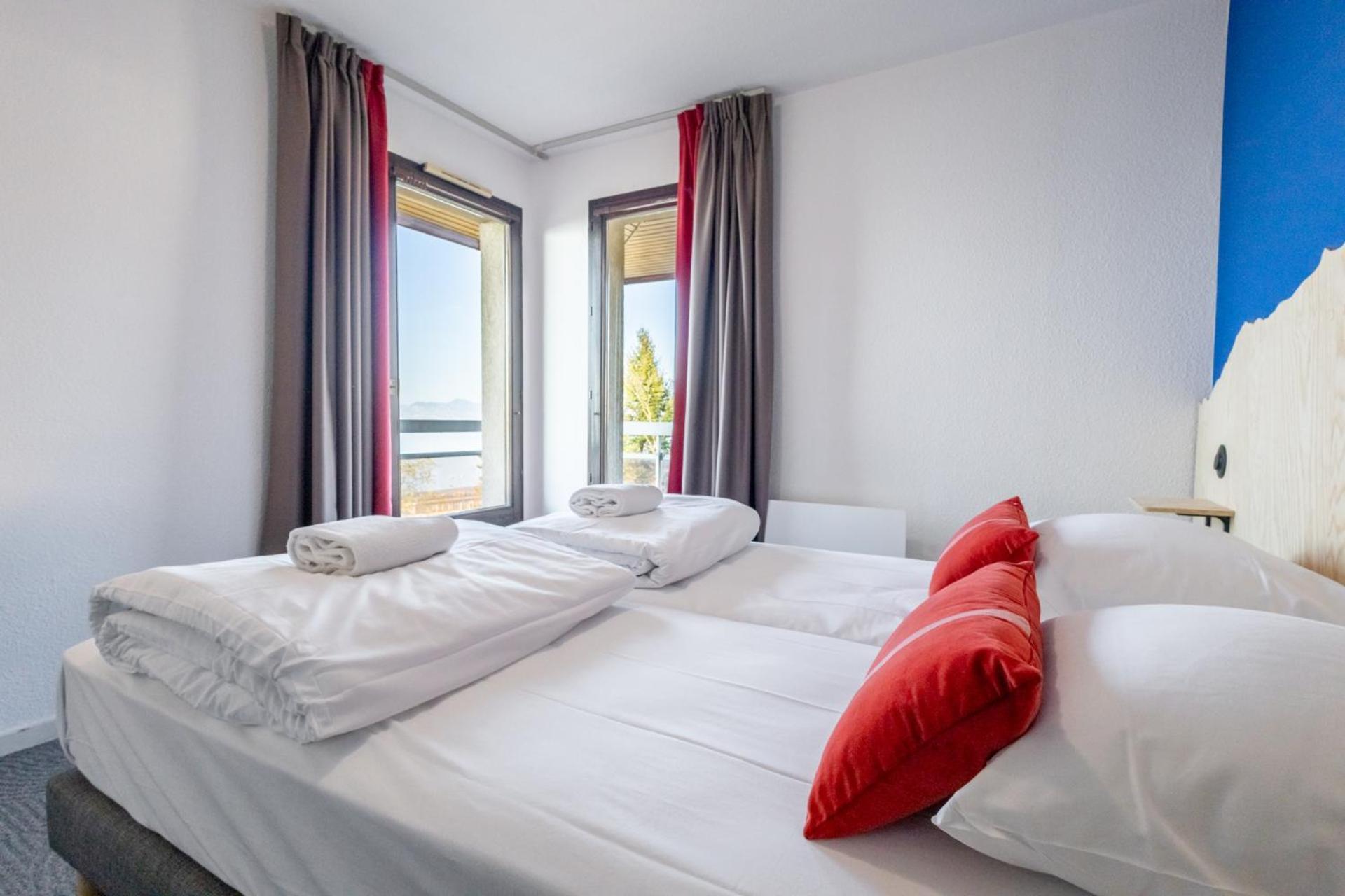 Cote Lac Hostel Evian Екстериор снимка