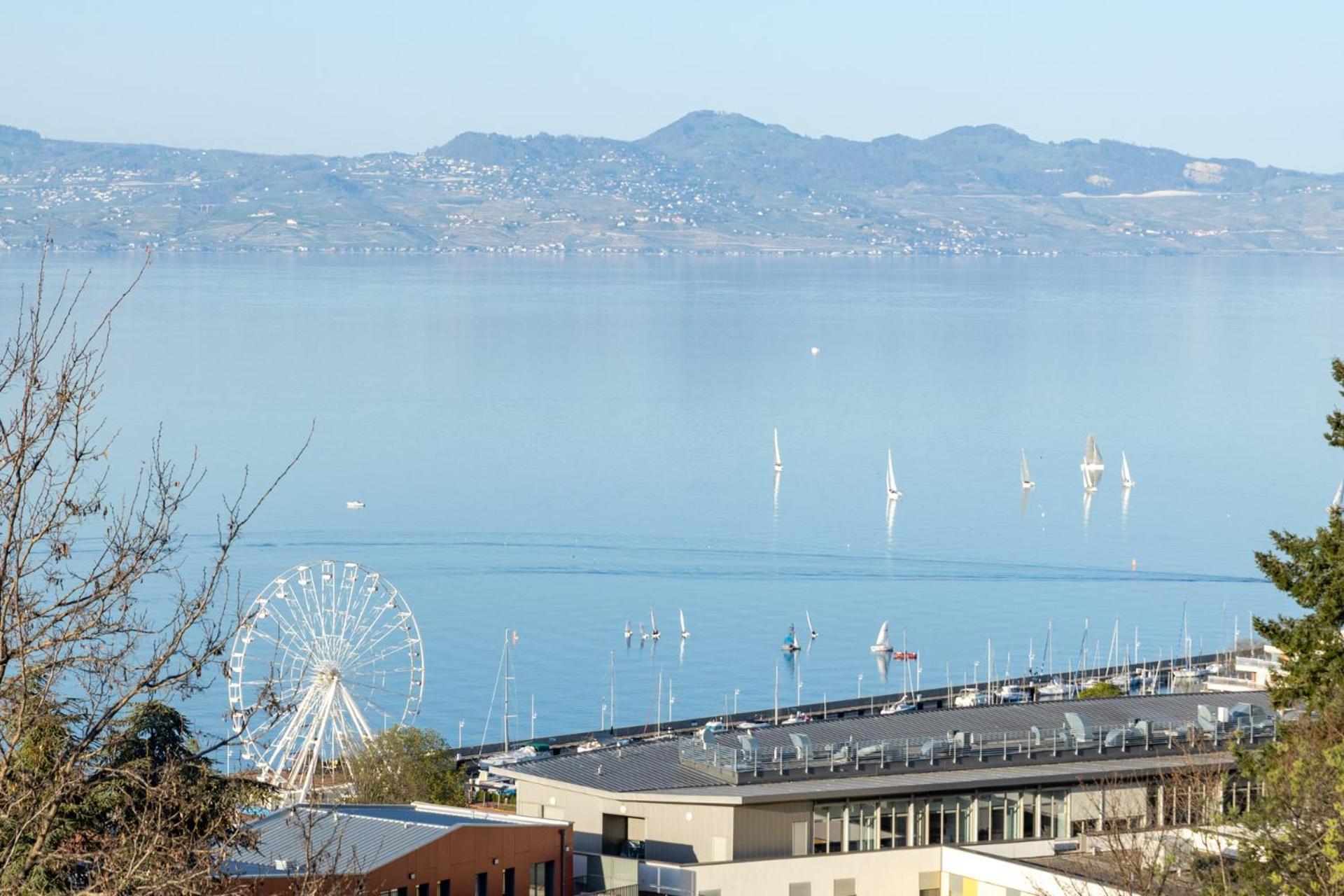 Cote Lac Hostel Evian Екстериор снимка