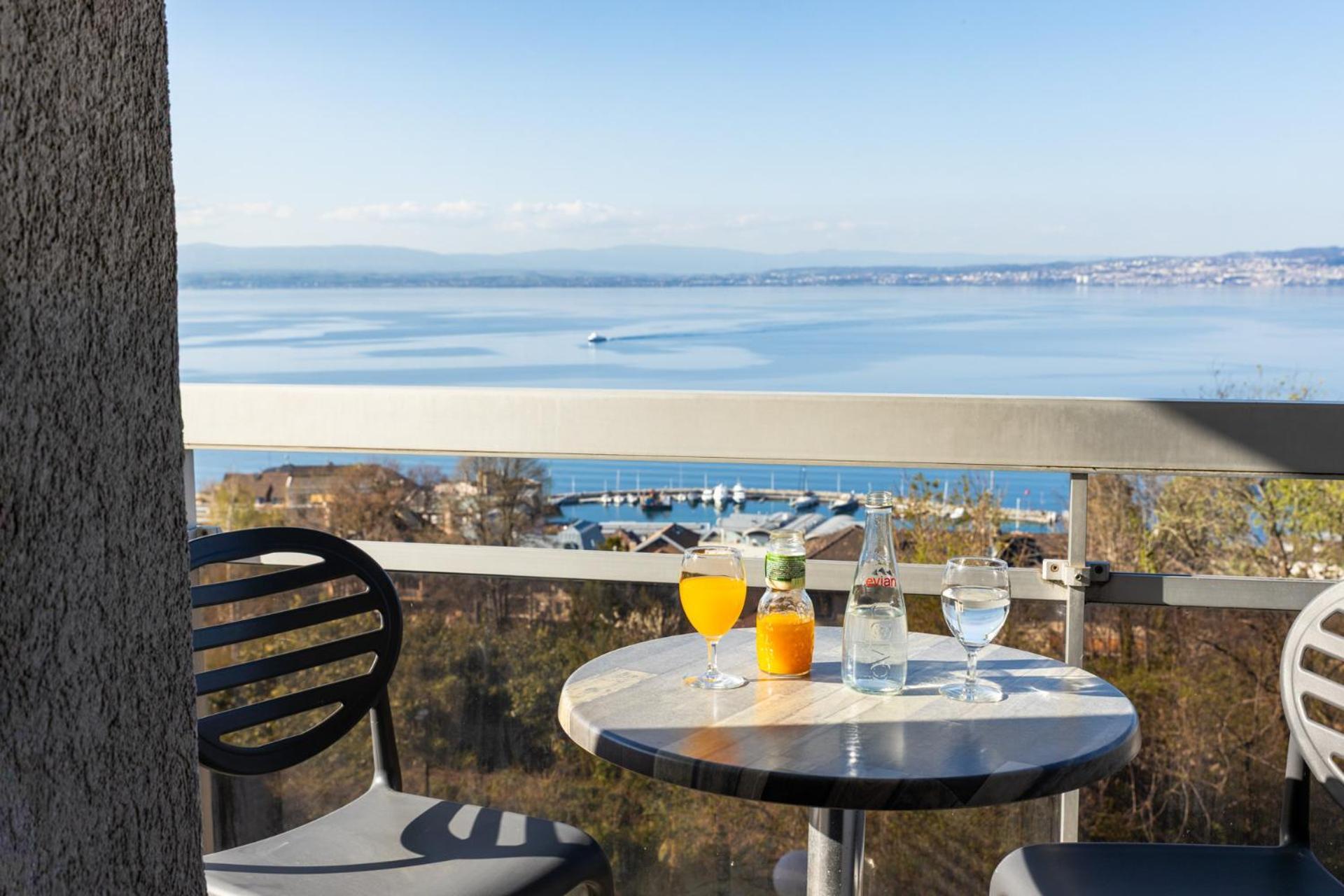 Cote Lac Hostel Evian Екстериор снимка