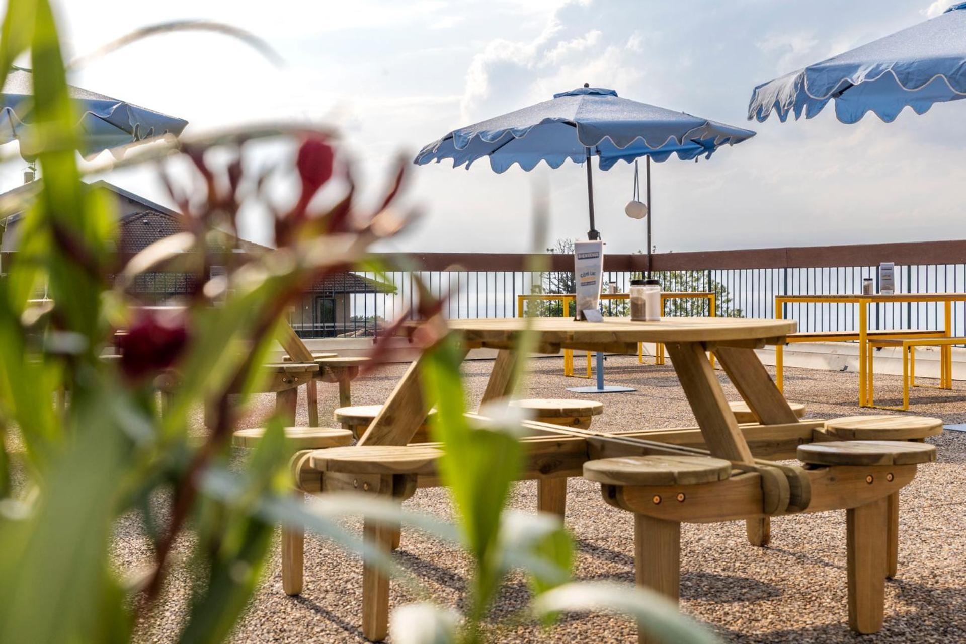 Cote Lac Hostel Evian Екстериор снимка
