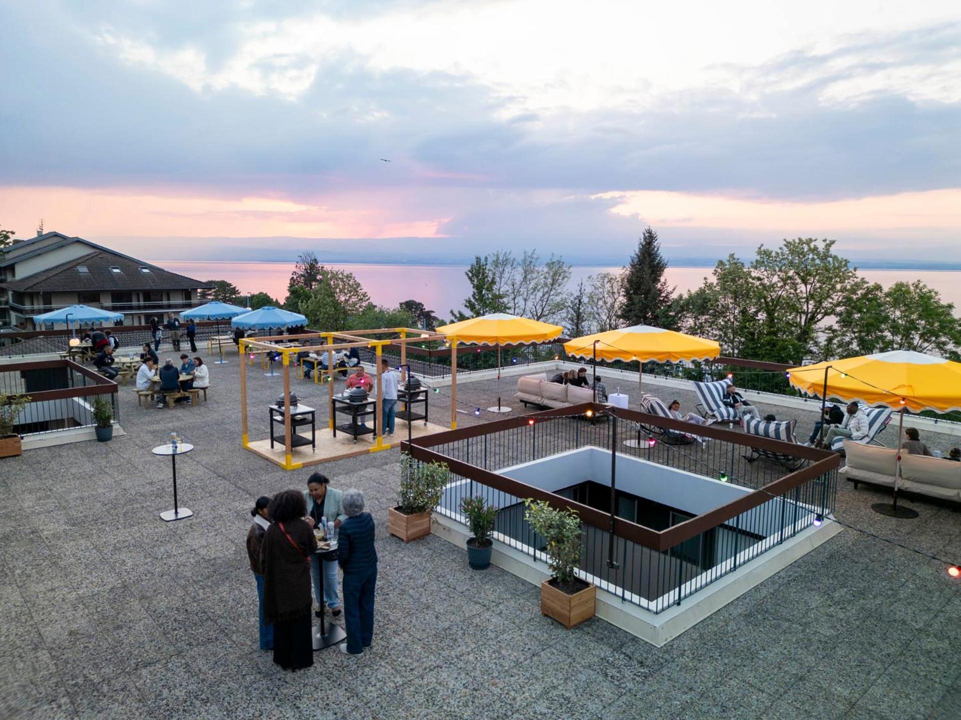 Cote Lac Hostel Evian Екстериор снимка